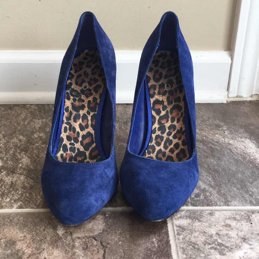 Blue suede pumps